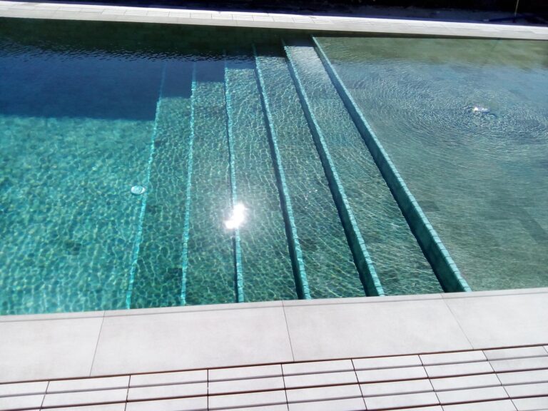 Revisión y ajuste de químicos de piscinas en Las Palmas